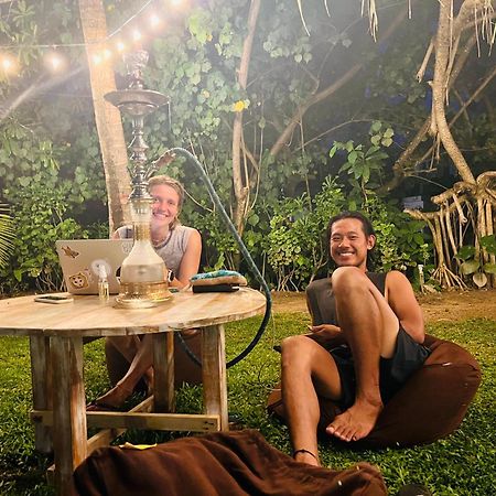Pineapple Surf Hotell Ahangama Exteriör bild