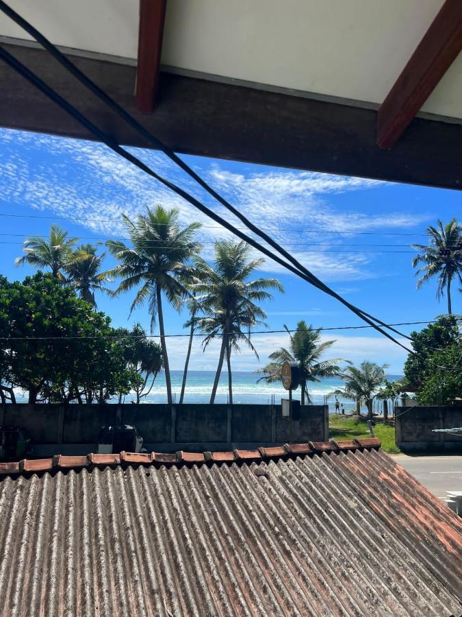 Pineapple Surf Hotell Ahangama Exteriör bild